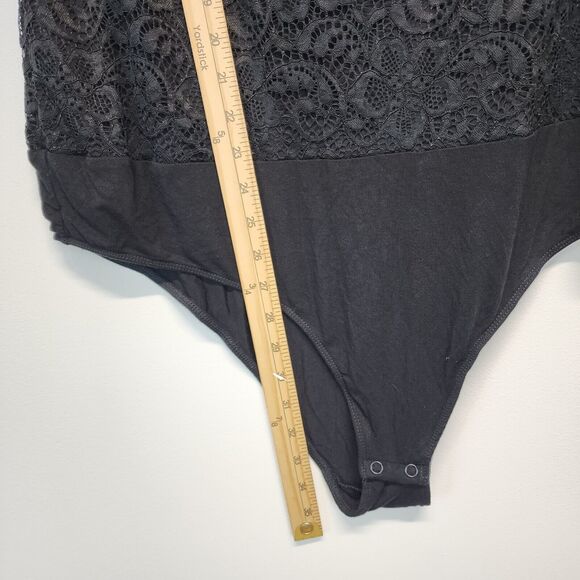 Torrid Black Lace Sleeveless Bodysuit Size 2X V-neck Snap Gusset Stretch Soft - Picture 9 of 12